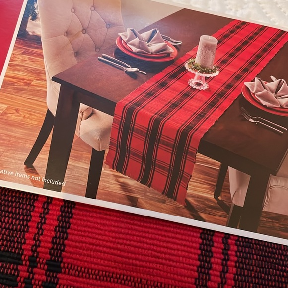 ☄️2- $10 ☄️Holiday time decorative runner - Picture 2 of 4